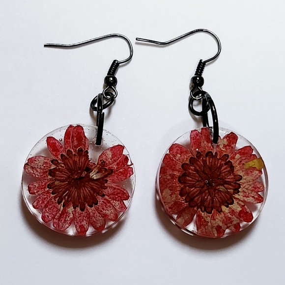 Pressed Floral Resin Earrings - Picture 2 of 4